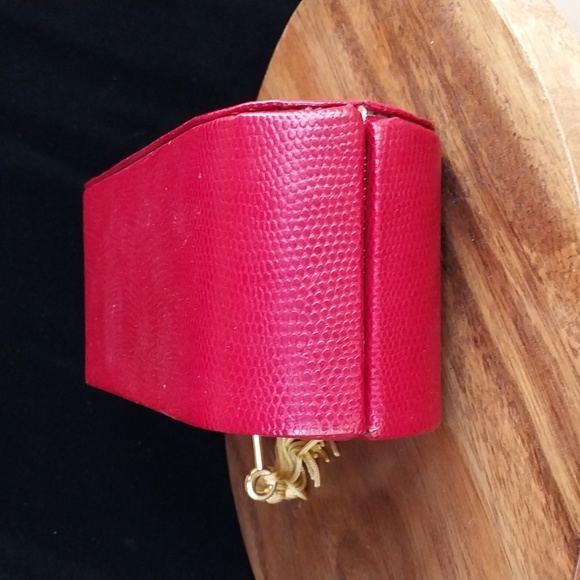 Locking Leather Travel Jewelry Case with Wolf Designs Tag and Tasseled Key - Picture 6 of 12